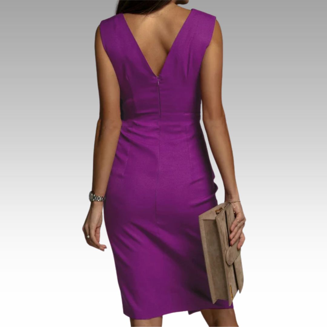 Regalia™ – Elegancka Dopasowana Sukienka z Dekoltem w Szpic i Rozcięciem