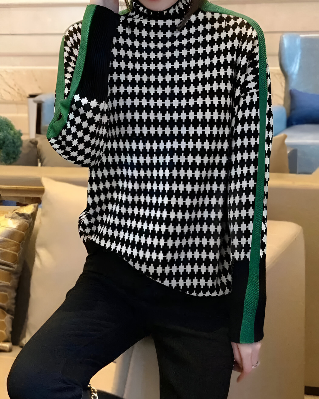 Linea™ – Elegancki Sweter z Wysokim Kołnierzem i Geometrycznym Wzorem