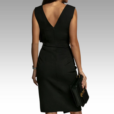 Regalia™ – Elegancka Dopasowana Sukienka z Dekoltem w Szpic i Rozcięciem